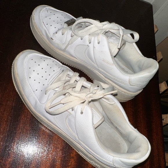 Air Force 1’s SAGE LOW - Picture 2 of 3